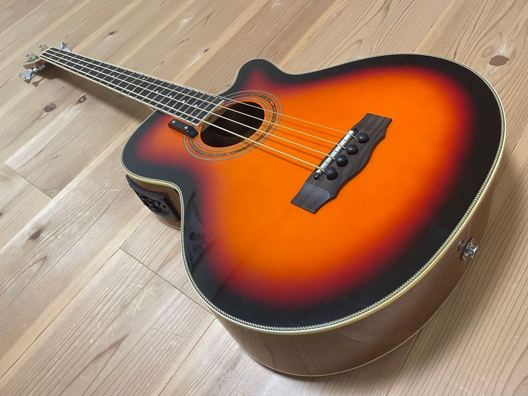 Sepia Crueアコースティックベース サンバースト