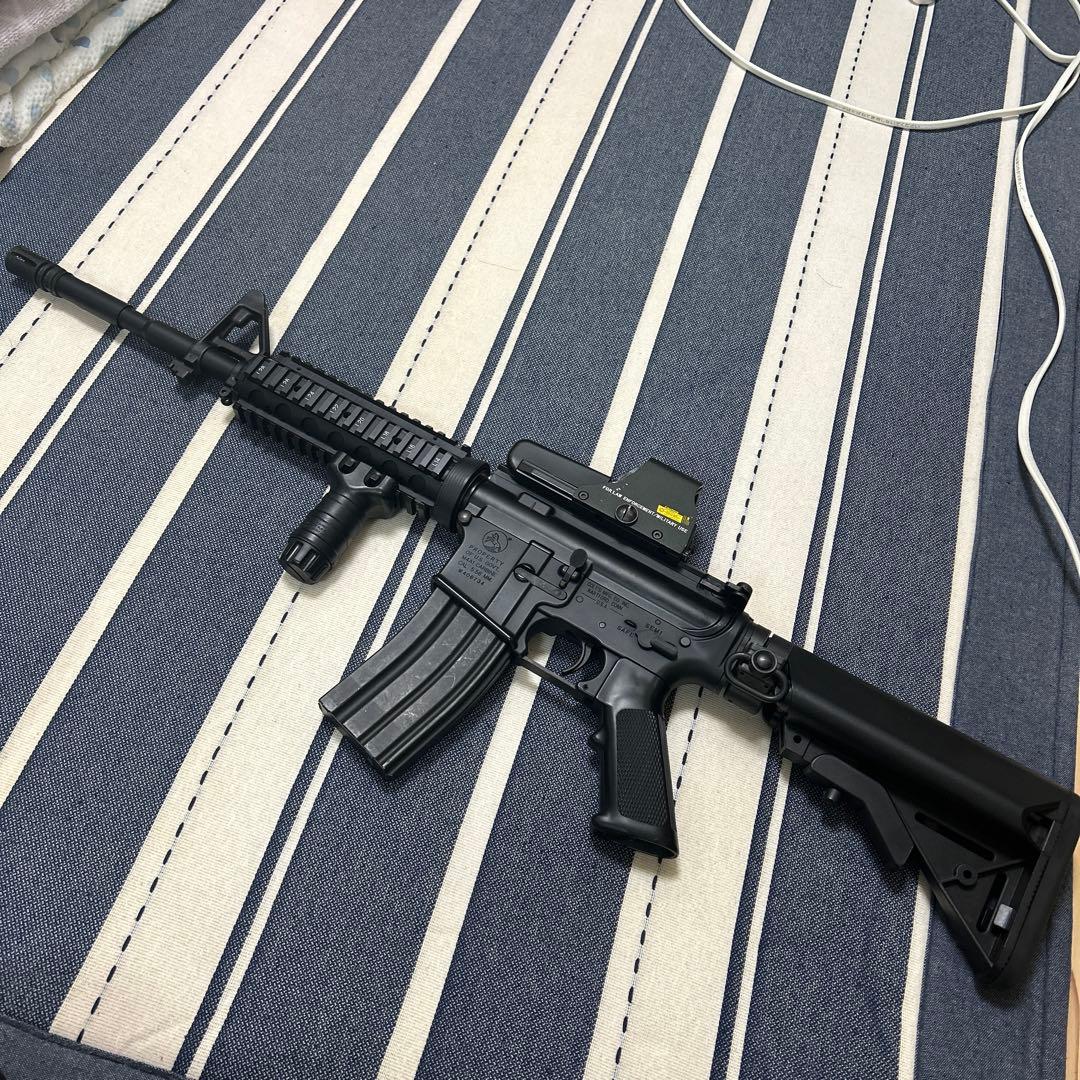 次世代電動ガン M4(バッテリー/充電器/ドットサイト付き)