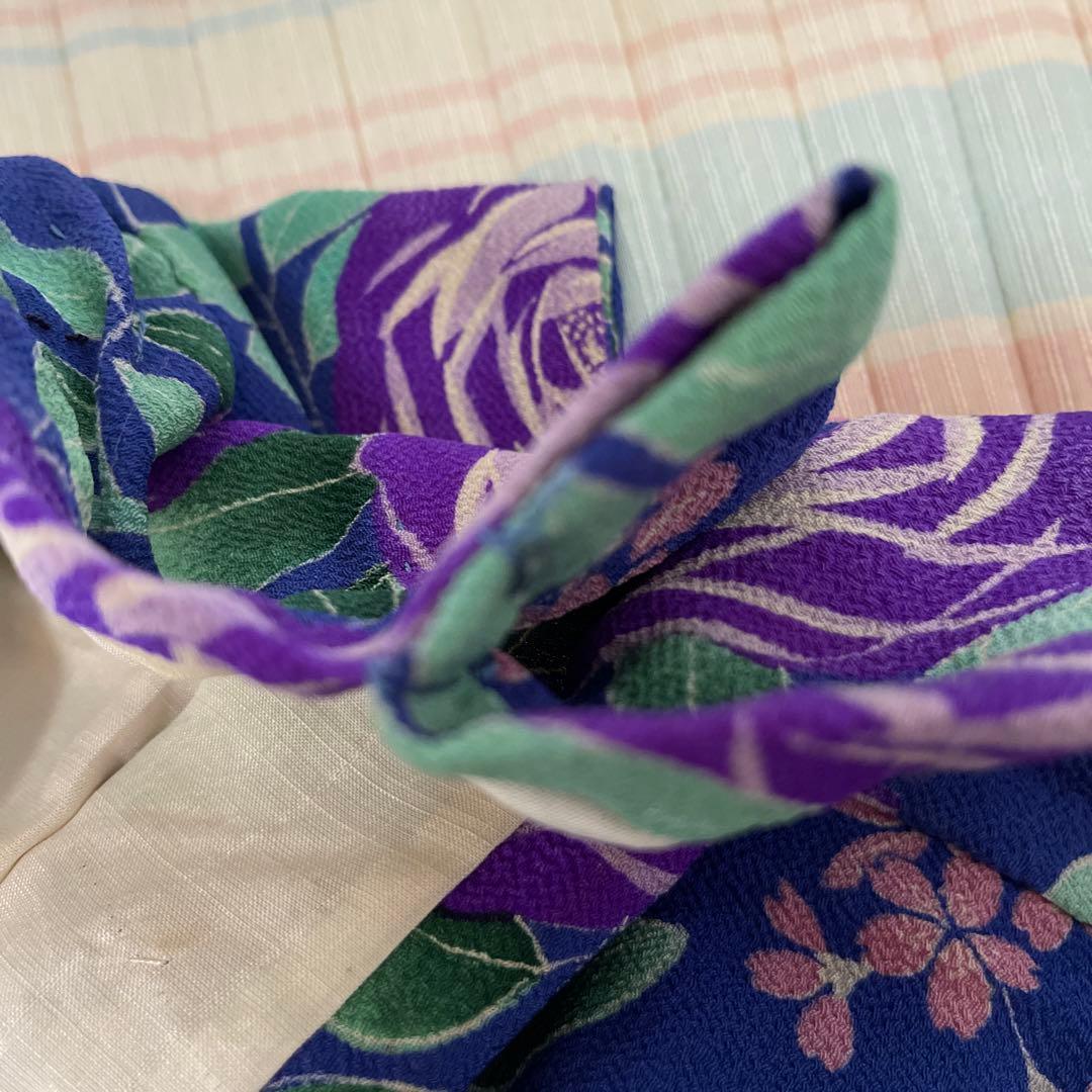 248256 人形の着物　古布縮緬　珍しい薔薇柄　6号