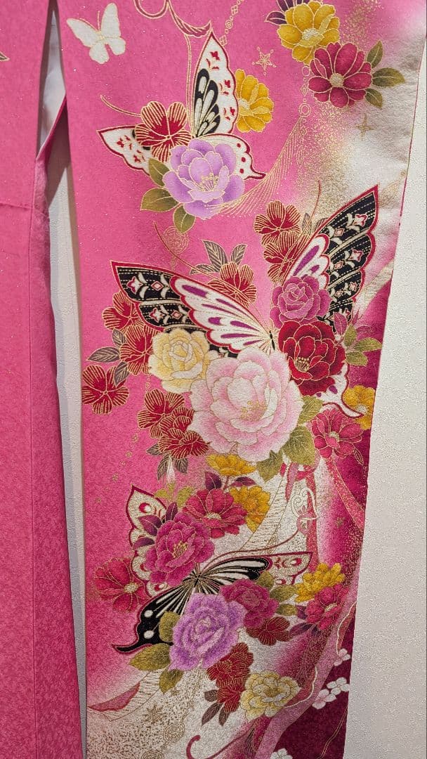 【美品】ピンク地に花や蝶の柄•振袖•Ｌサイズ
