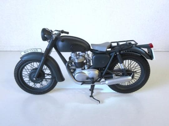 MINICHAMPS (1/12) トライアンフ TR6 Trophy「大脱走」