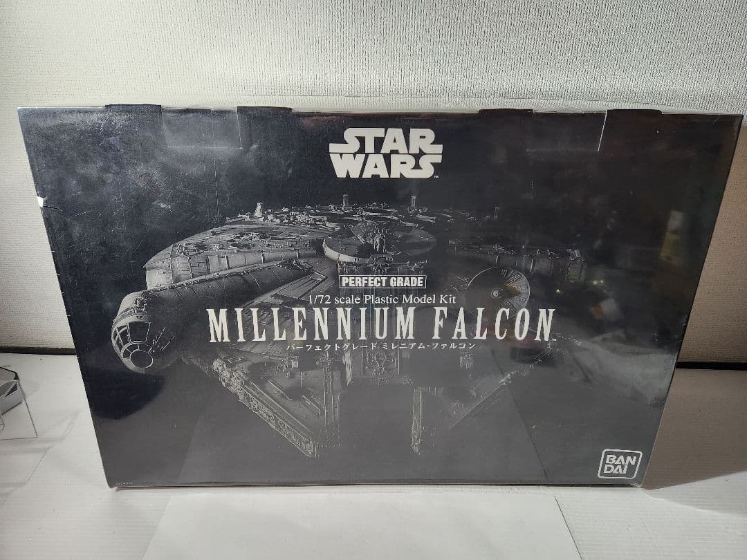 BANDAI PERFECT GRADE ミレニアム・ファルコン 1/72