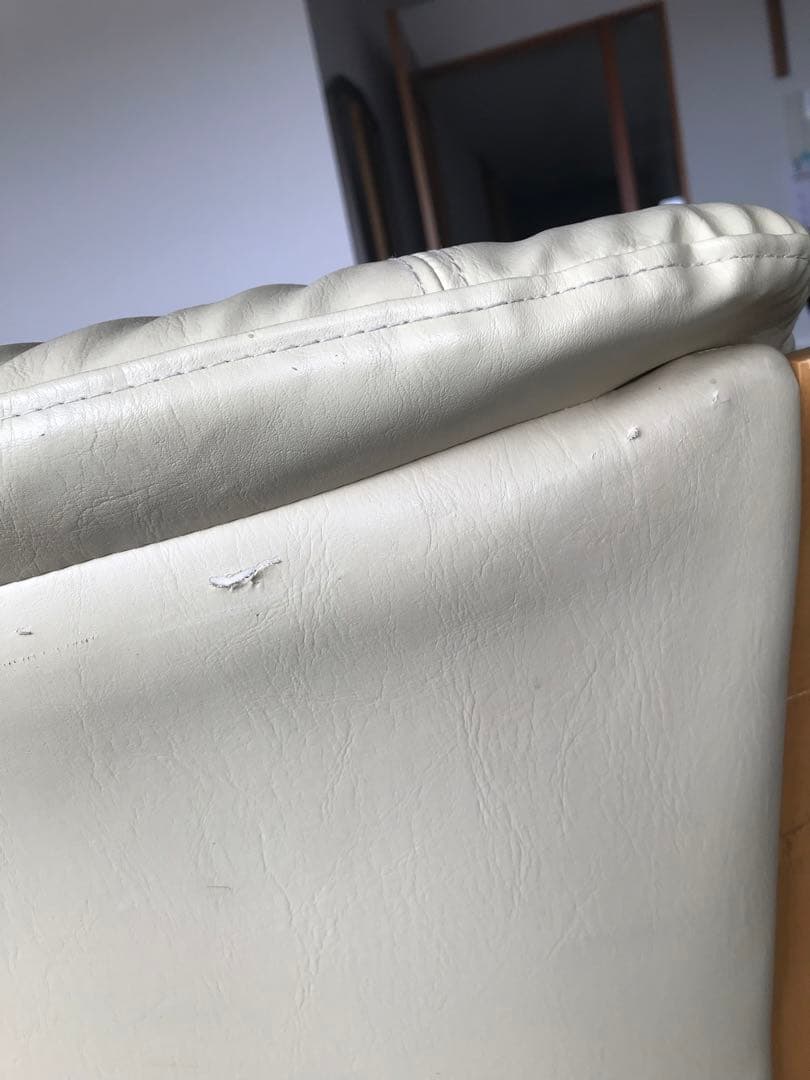  　１脚ニトリ食卓椅子レザー 回転式アームチェア