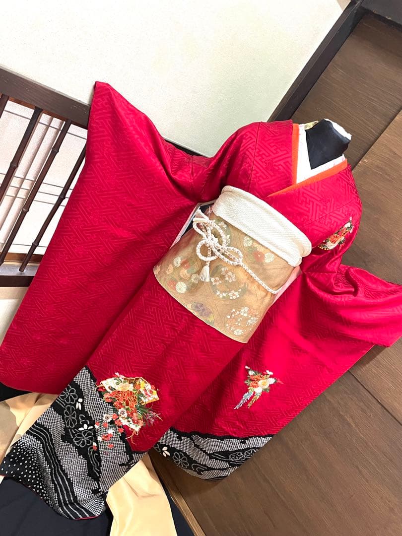 振袖フルセット6点サイズS絞り　正絹　赤色 花柄刺繍 売り切り終了