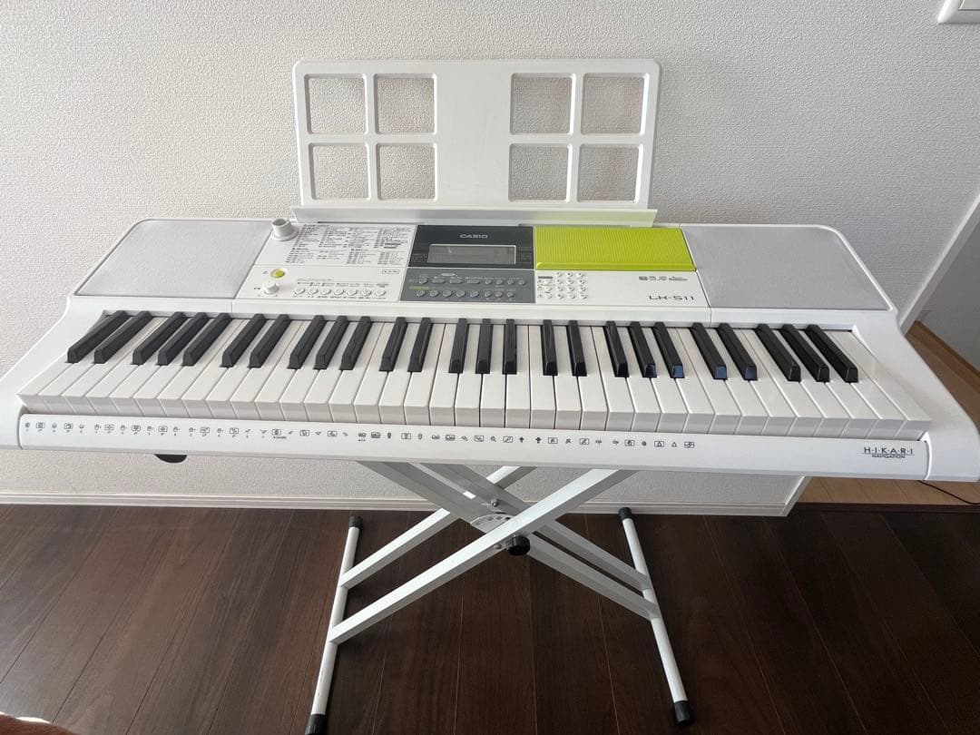 CASIO LK-511 電子ピアノ　光ナビゲーション 高さ調節可能スタンド付