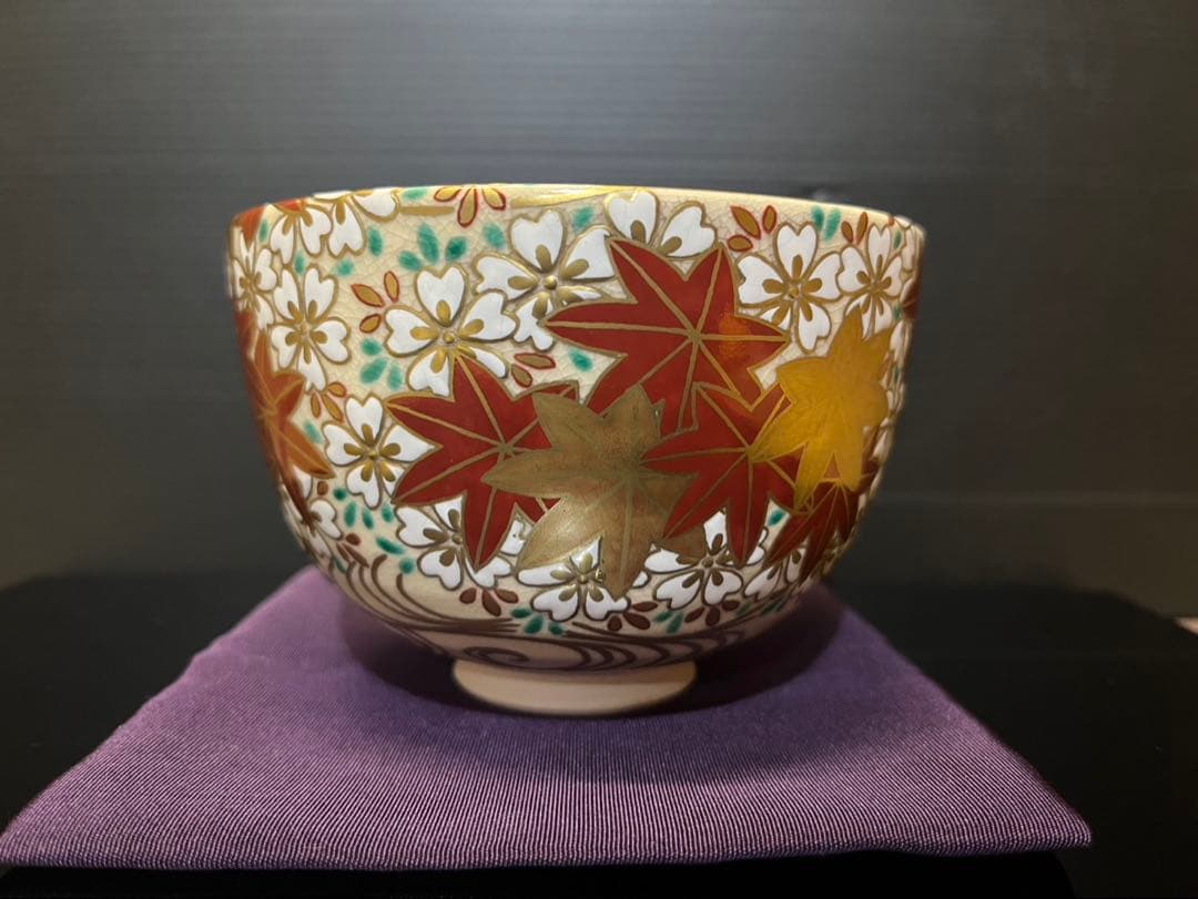 清閑寺杉田祥平　色絵流水に雲錦画茶碗