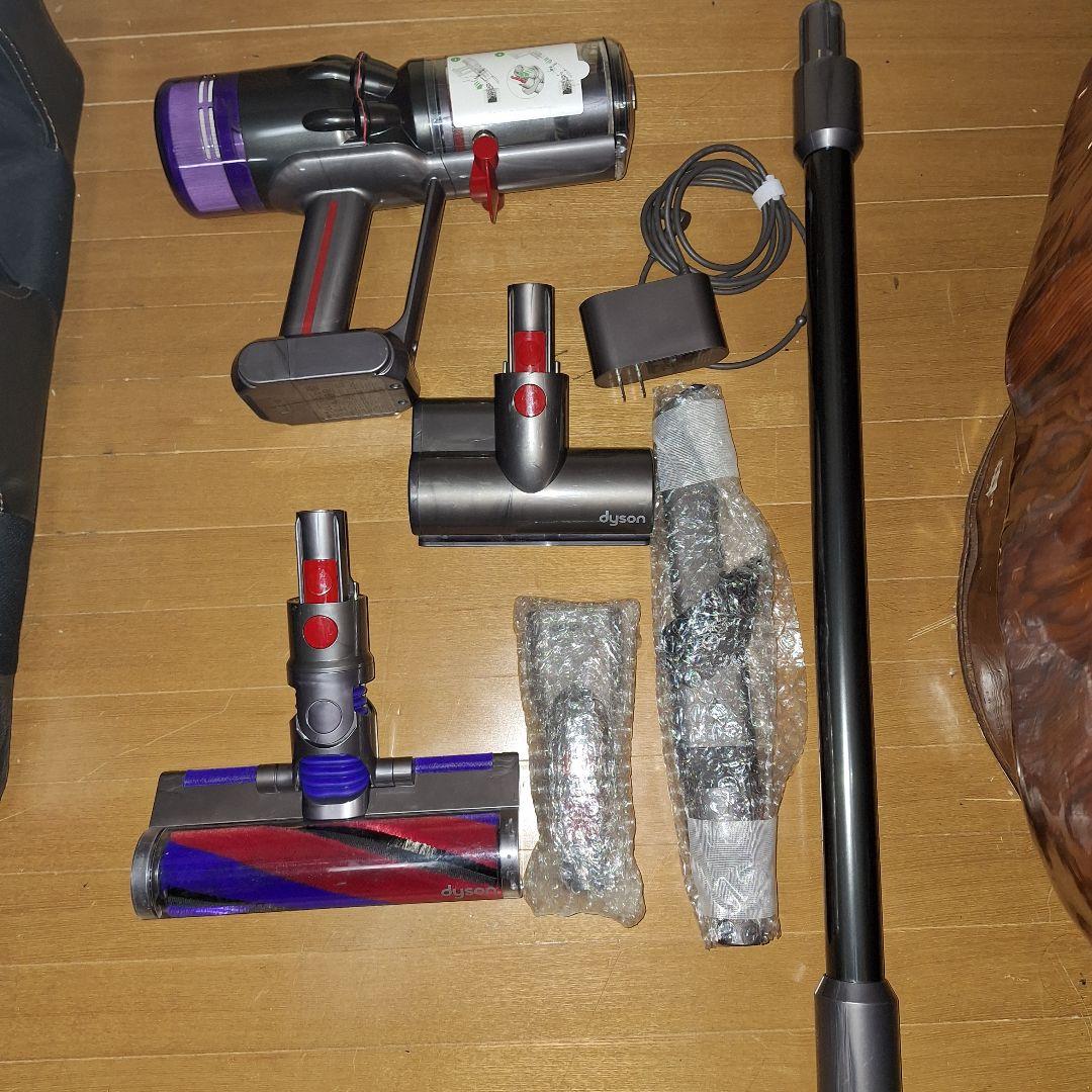吉*可様 DysonのスティッククリーナーSV21本体、各種アタッチメント付き