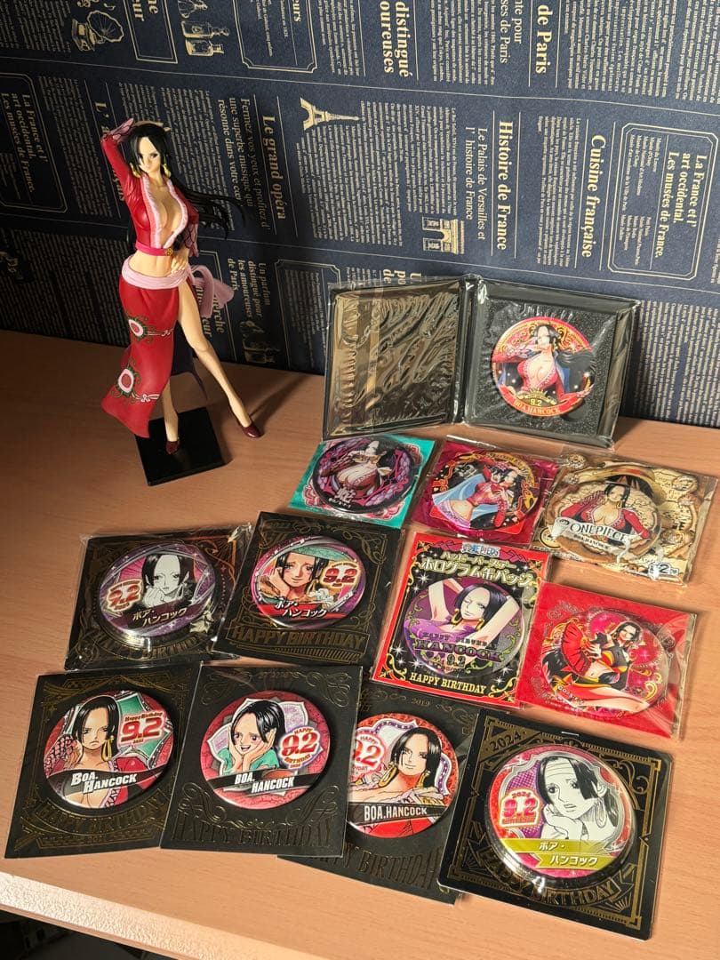 ハンコック　缶バッジ　フィギュア