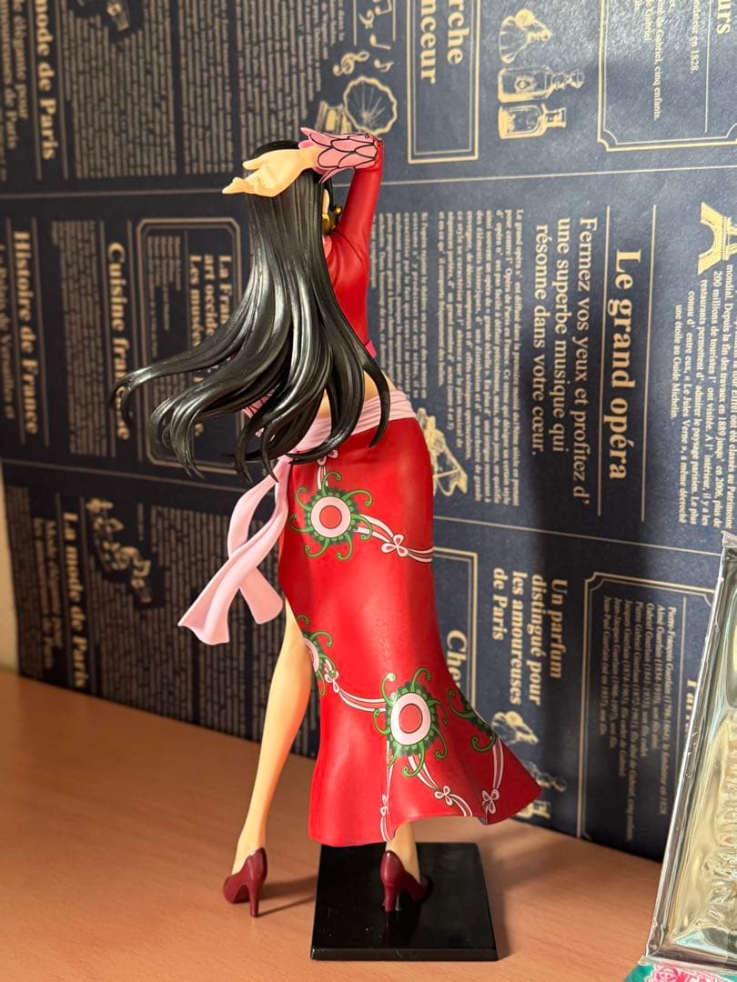 ハンコック　缶バッジ　フィギュア