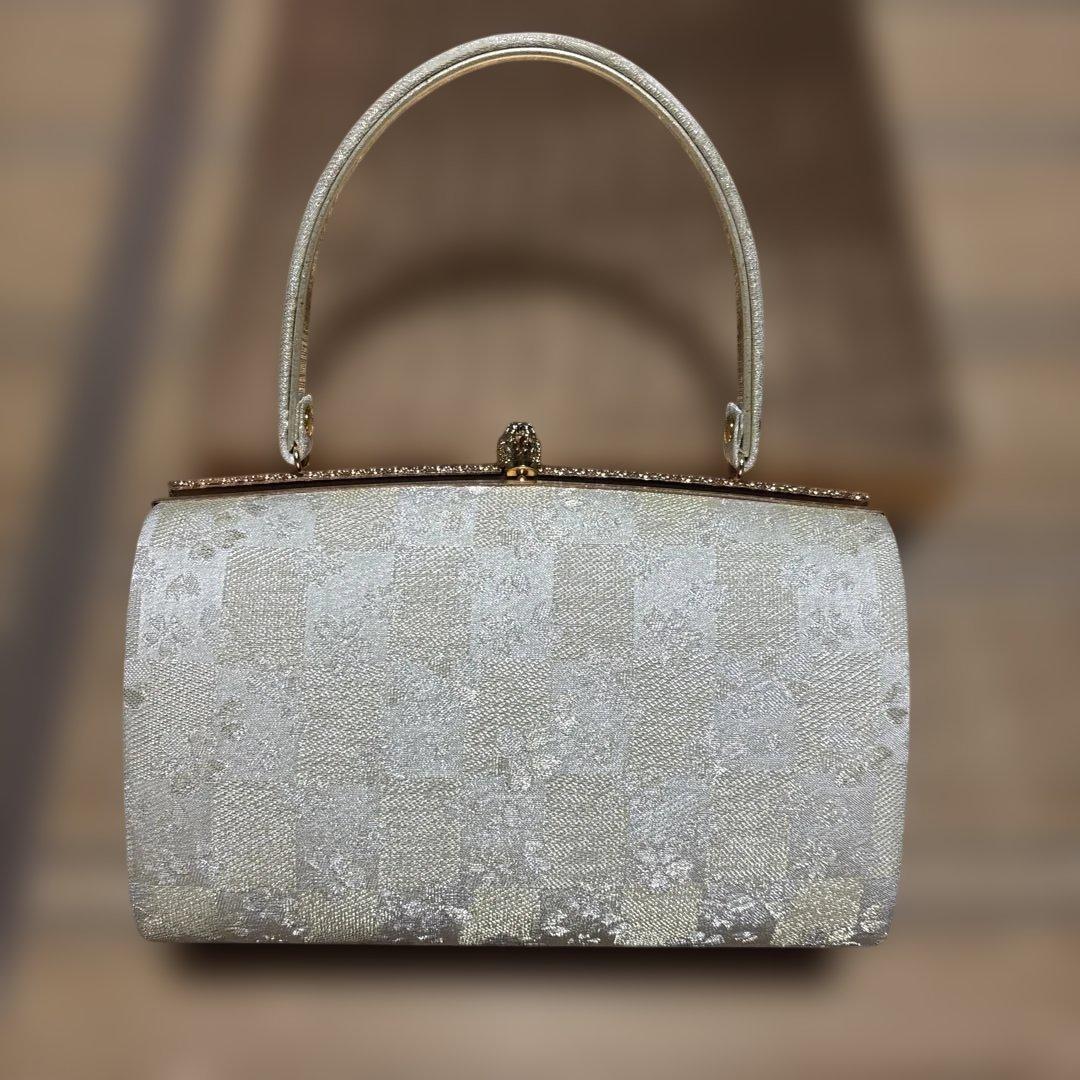 鈴乃屋　沙織　シルバー ハンドバッグと草履のセット