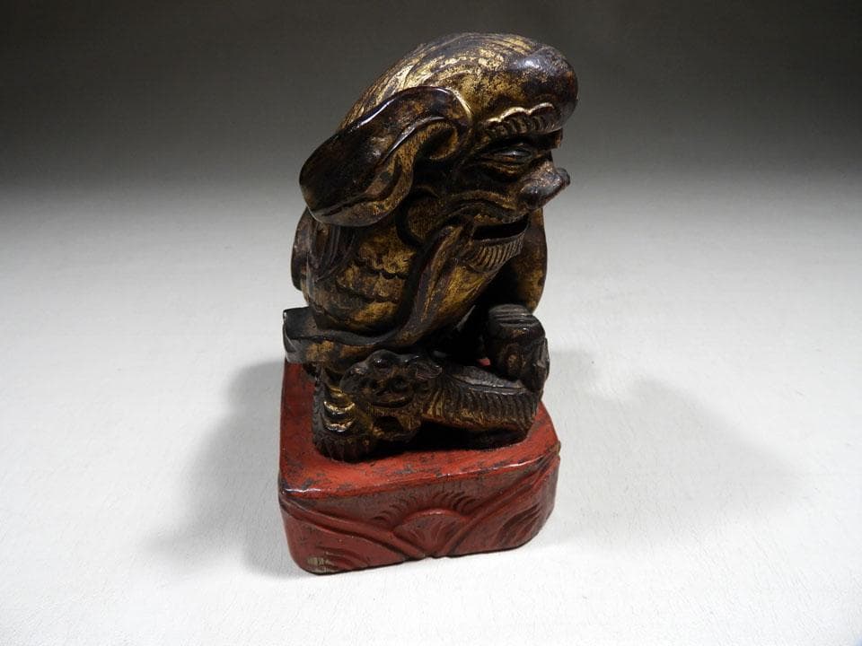 ●時代物 古木の彩色木彫 個性的 趣き 唐獅子 珍品 箱入 高さ14.5cm程度