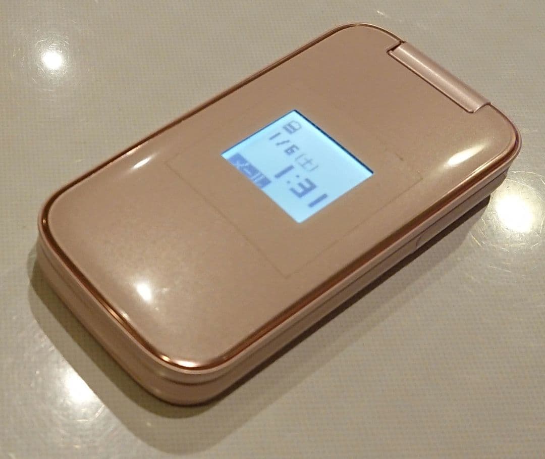 美品 kawaii ドコモ らくらくホン F-01G ピンク ガラケー 通信確認