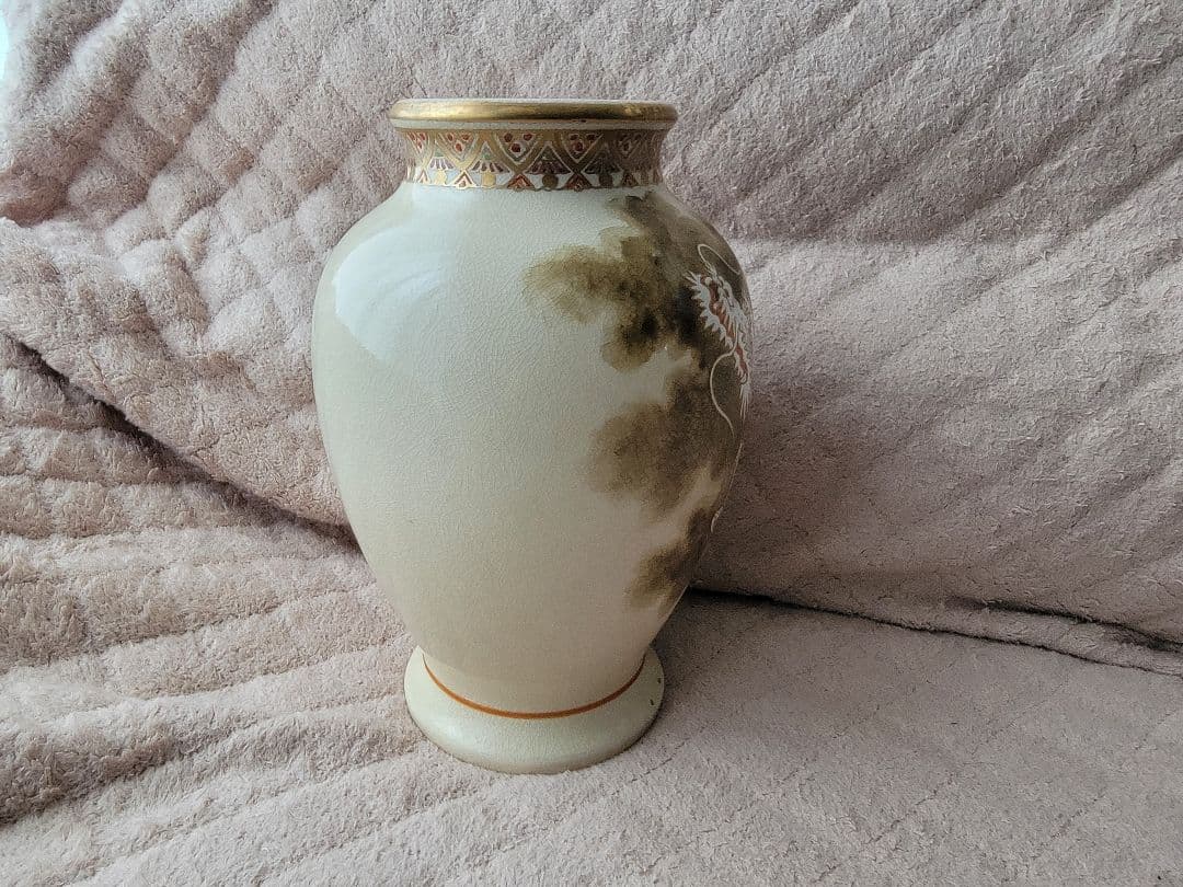 ドラゴン装飾 陶器花瓶