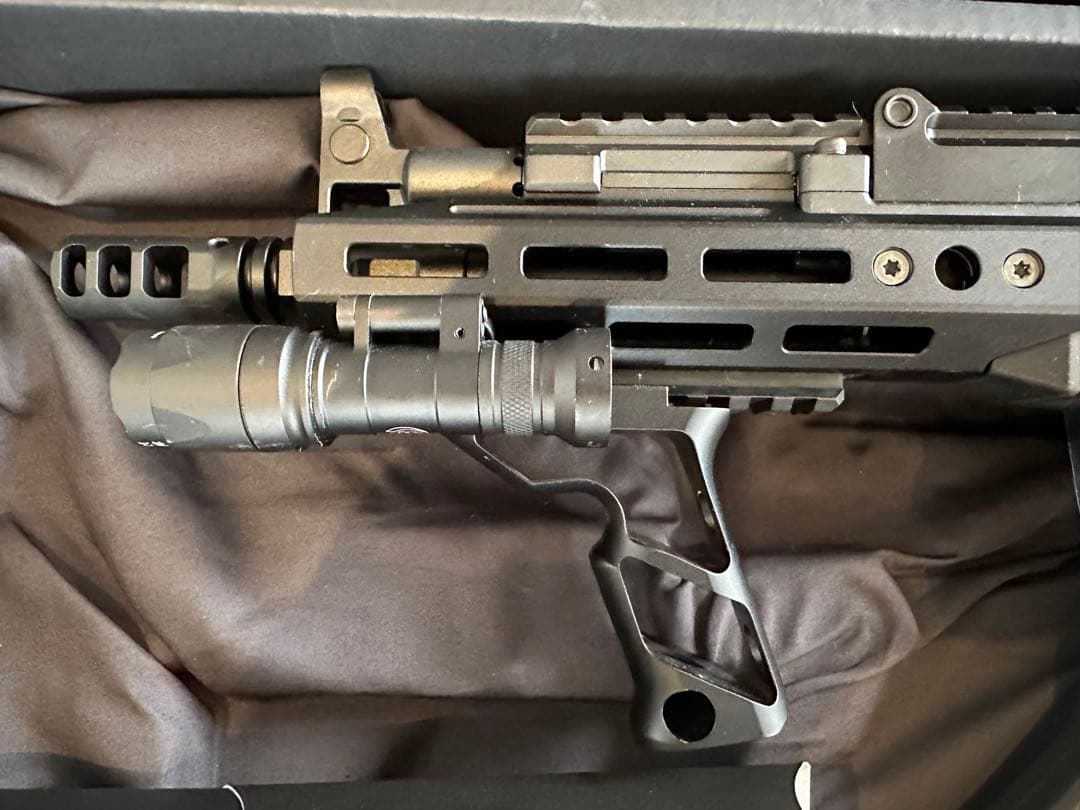 AKX 中古　フォアグリップ　一点式スリング　mlokフラッシュライト付き