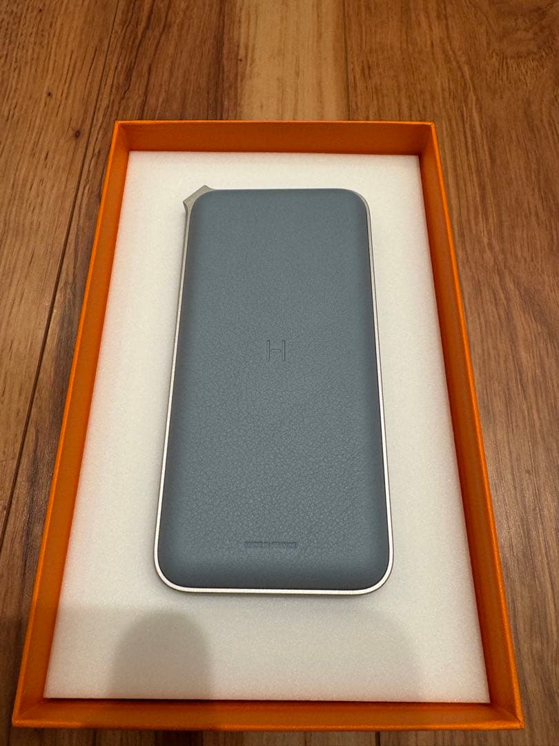 き*く様 【未使用新品】エルメス　モバイルバッテリー　《ヴォルトH》 マキシ