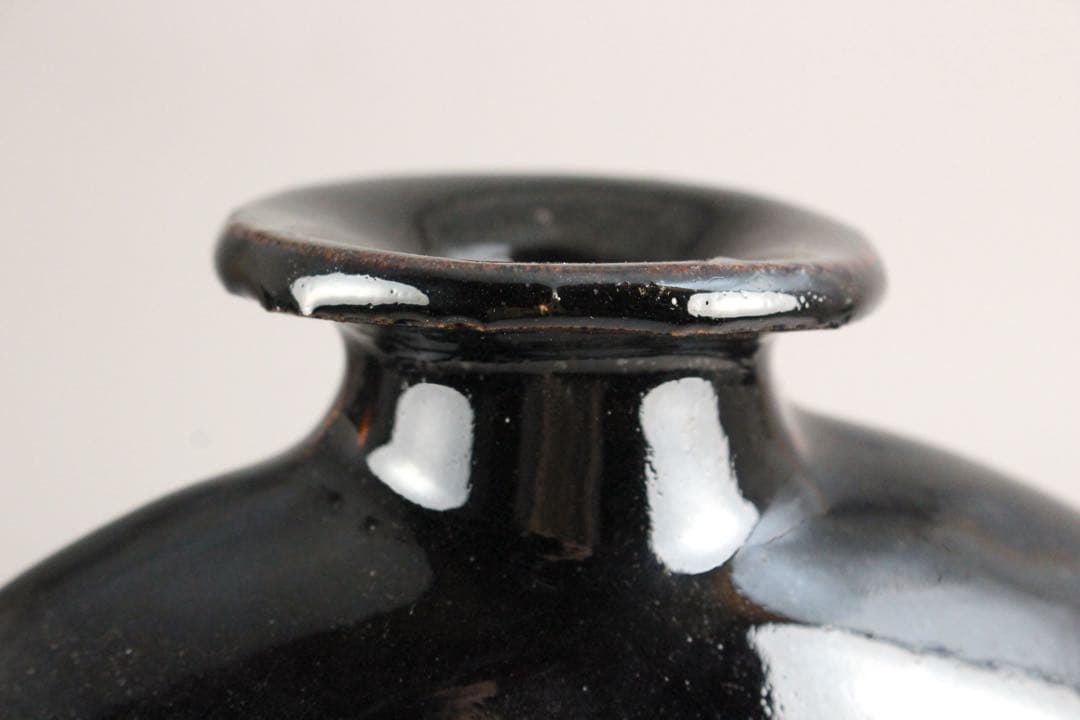 No4476 中国美術　磁州窯　黒釉葉文扁壷　木製台/木箱付　花器　送料無料