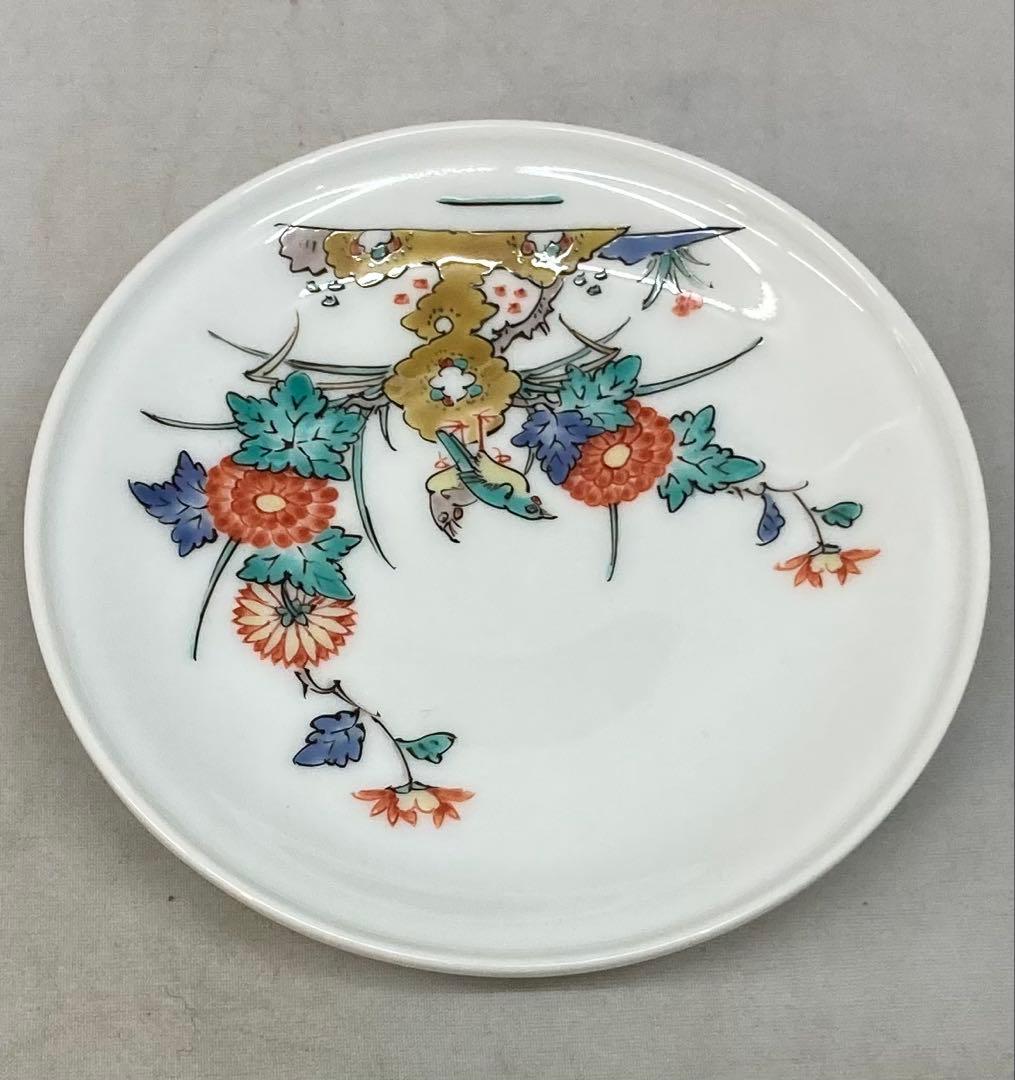 B332b 「錦 菊鳥文 額皿」十四代酒井田柿右衛門　共箱　木製皿立付