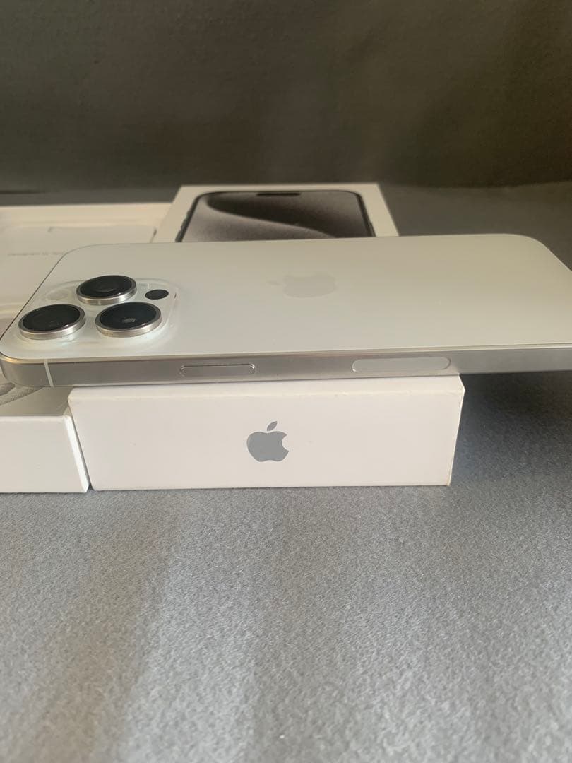 超美品　台湾版　SIMフリー iPhone15 Pro Max 256GB