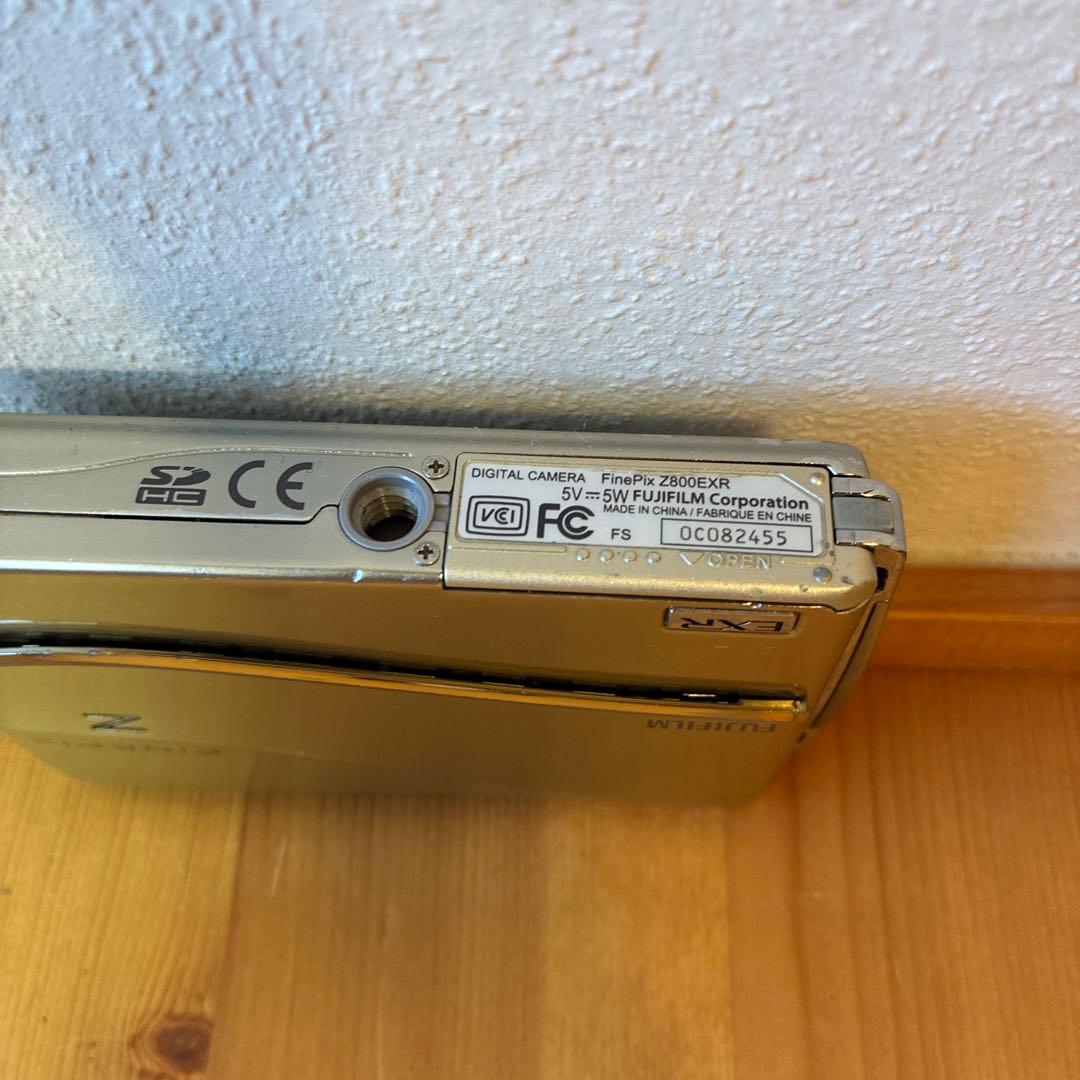 FUJIFILM ファインピクス Z800EXR デジカメ