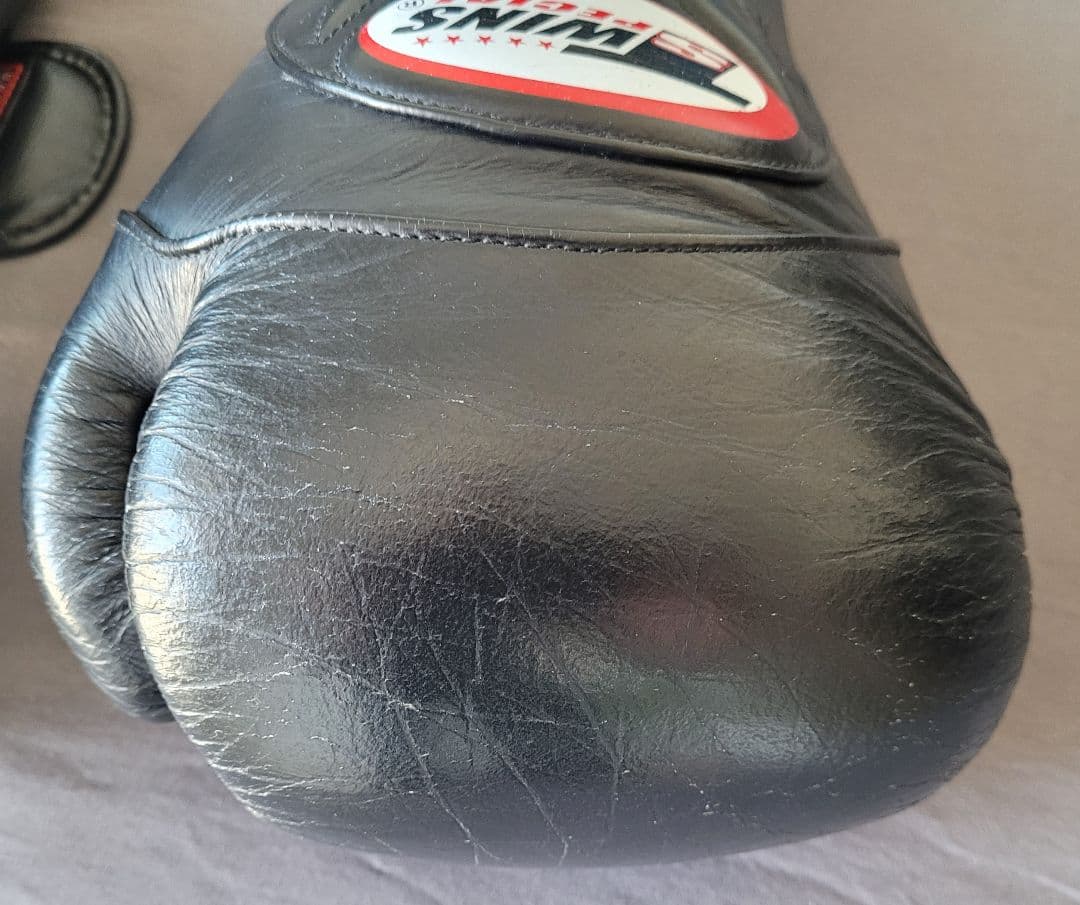 Twins キック ボクシンググローブ 本革製 12オンス 黒 Black