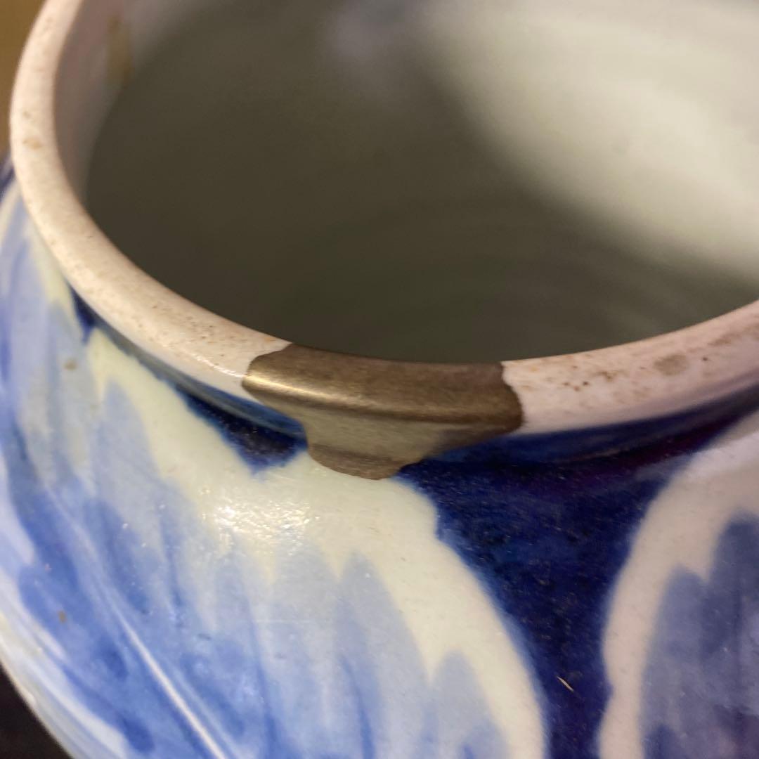 古伊万里　白抜き牡丹文壺