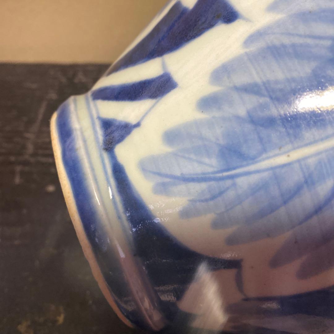 古伊万里　白抜き牡丹文壺