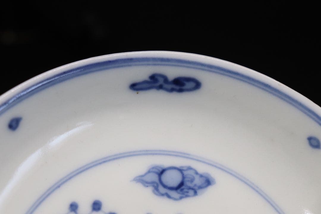 中国　大明成化年製銘　染付　仙人紋皿　送料込み0911