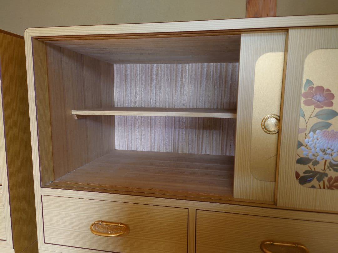 木製箪笥 花柄装飾