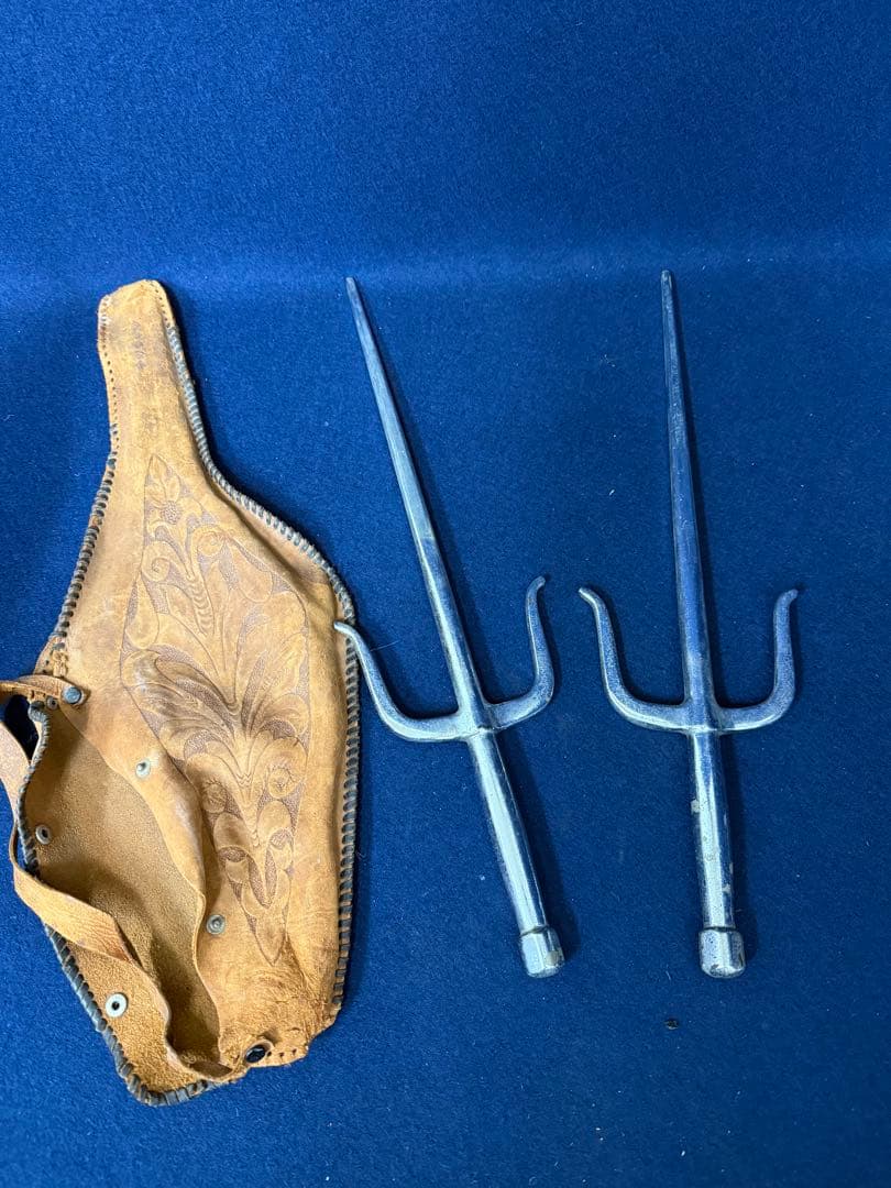 十手 鉄製 両面鉤 釵 サイ 全長46cm 一対 時代 古玩 旧家 蔵出 骨董品