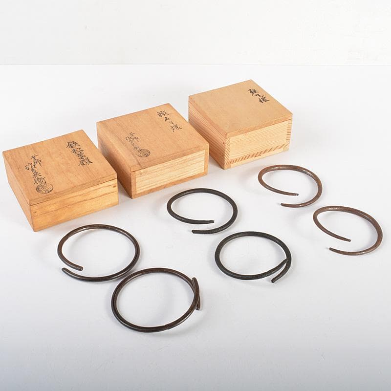 茶道具　釜師　高木治良兵衛造　鉄製　松葉鐶　石目鐶　丸鐶　共箱　3点　Ｖ6196