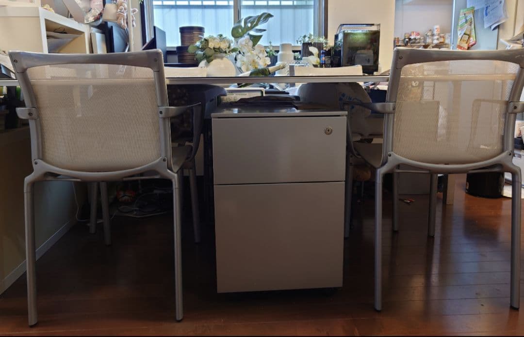 カッシーナイクスシー　AIR FRAME 3004VO 70万