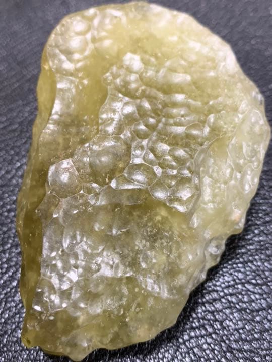 巨大な！リビアンデザートグラス 原石（ガラス隕石）本物保証 165.6g