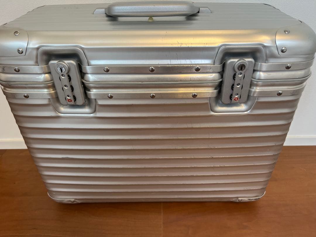 パイロット　シルバー アルミ キャリーケース