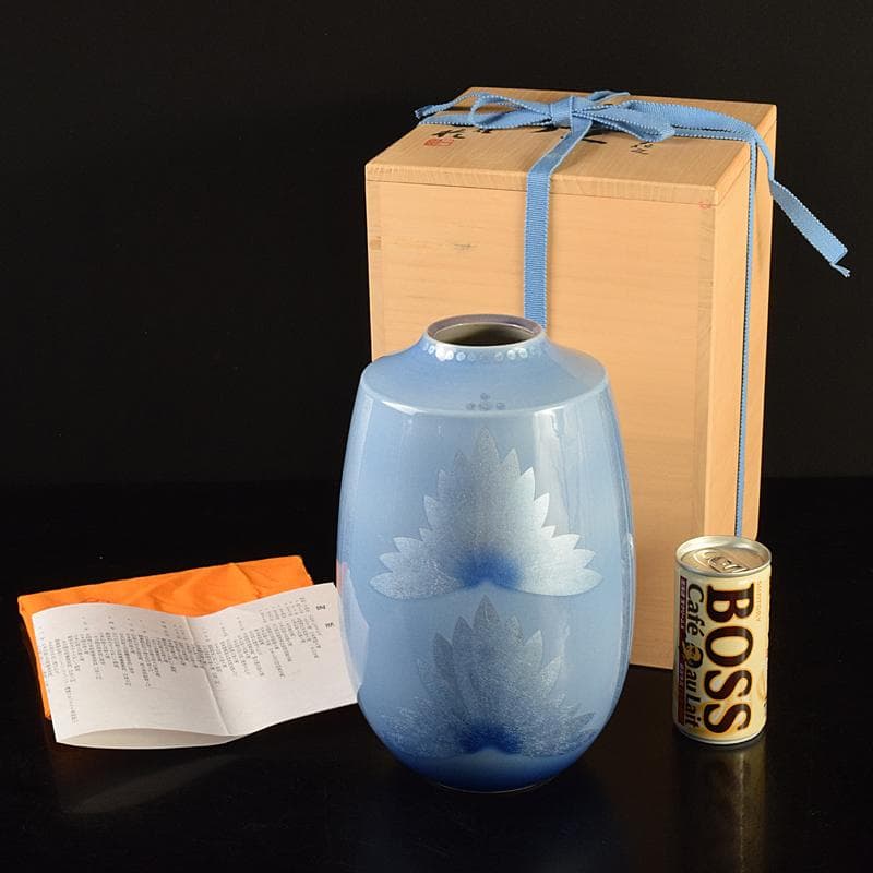 九谷焼　中田一於作　淡青釉裏銀彩　花文　壷　共布共箱　M　R7804B