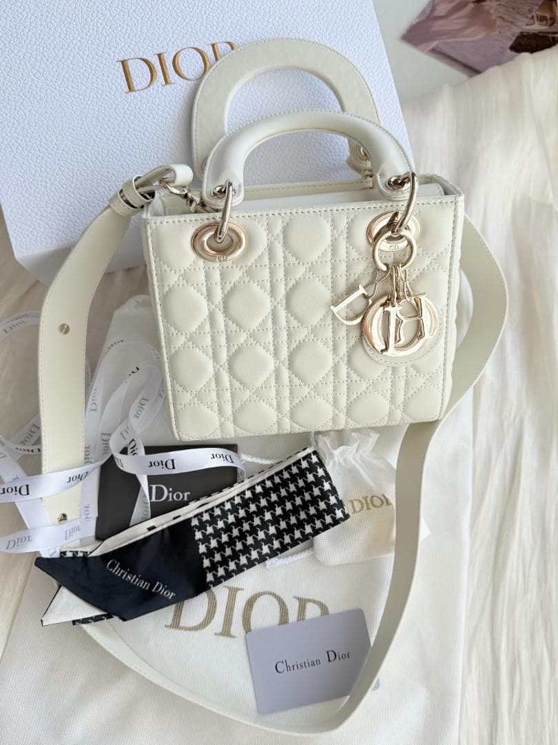 早い者勝ち！ アイボリー キルティング ショルダーバッグ