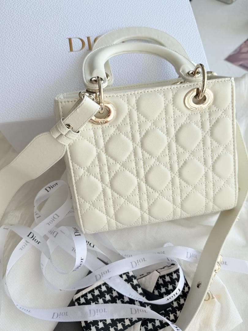 早い者勝ち！ アイボリー キルティング ショルダーバッグ