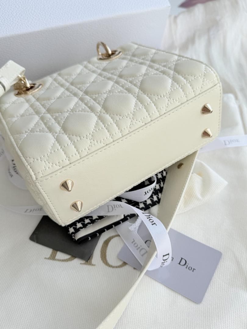 早い者勝ち！ アイボリー キルティング ショルダーバッグ