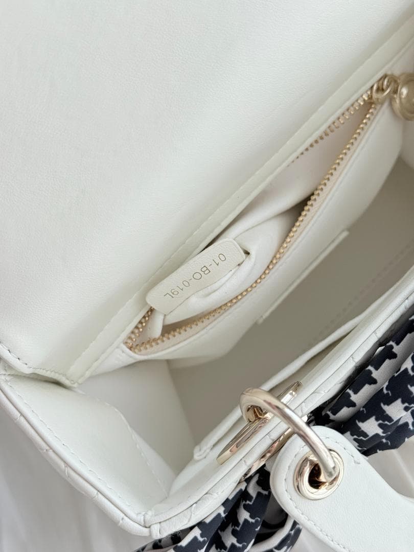 早い者勝ち！ アイボリー キルティング ショルダーバッグ