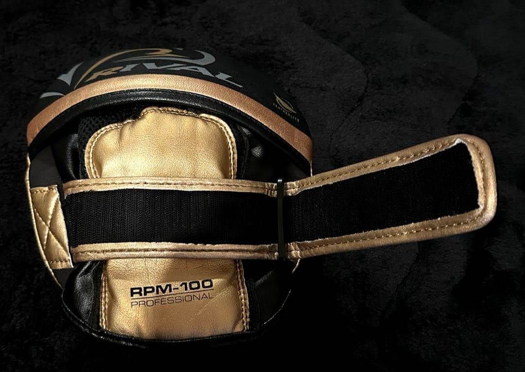 Rival(ライバル) RPM100 パンチングミット ブラック×ゴールド