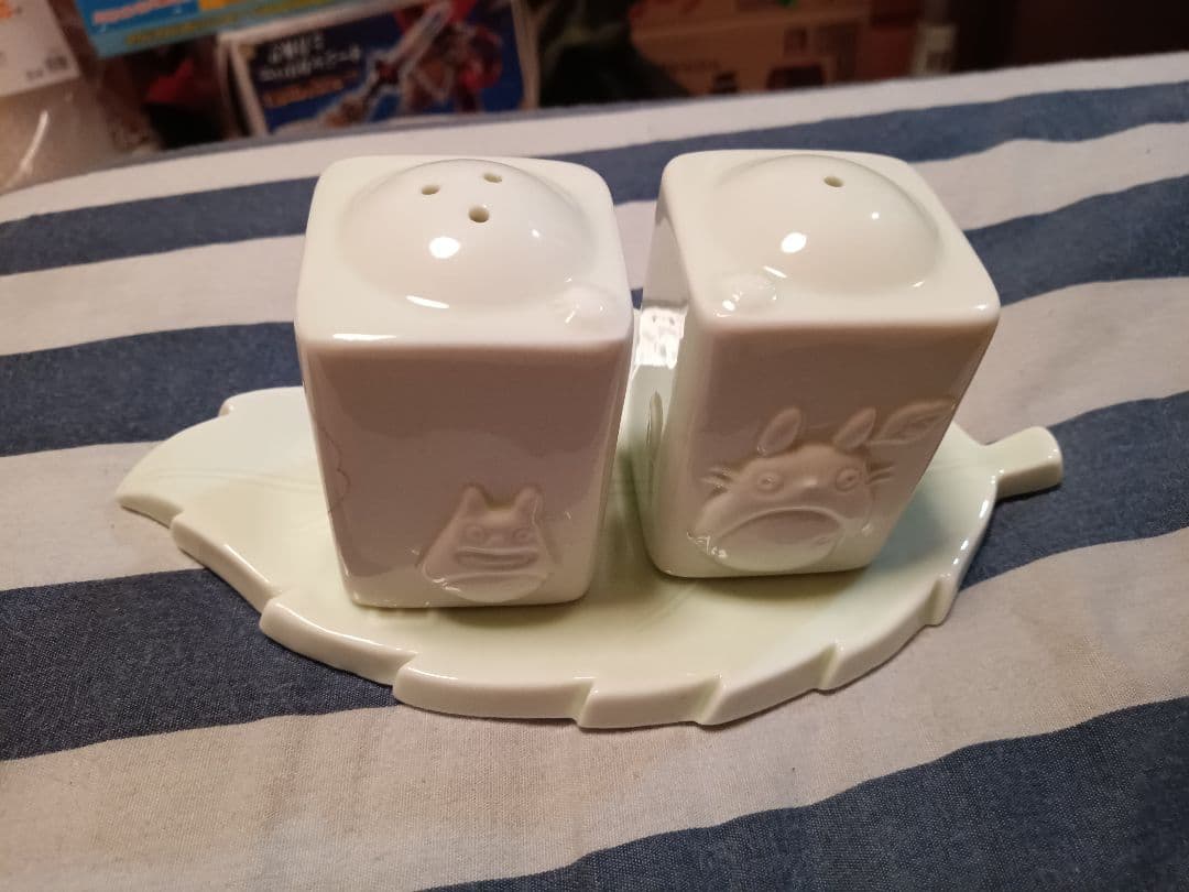 値下げ☆ジブリグッズ　廃盤品☆トトロ陶器ソルトペッパー入れ