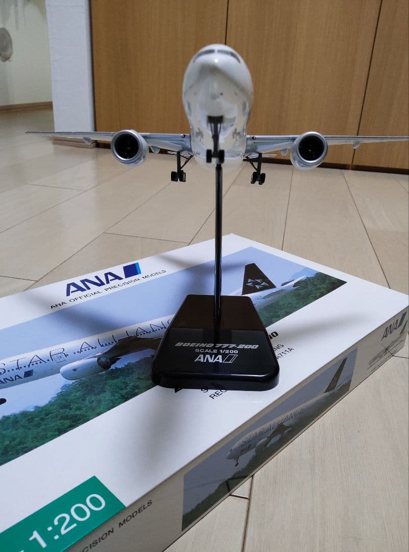 【美品】NH20002ANA ボーイング777-200 JA711A　1/200