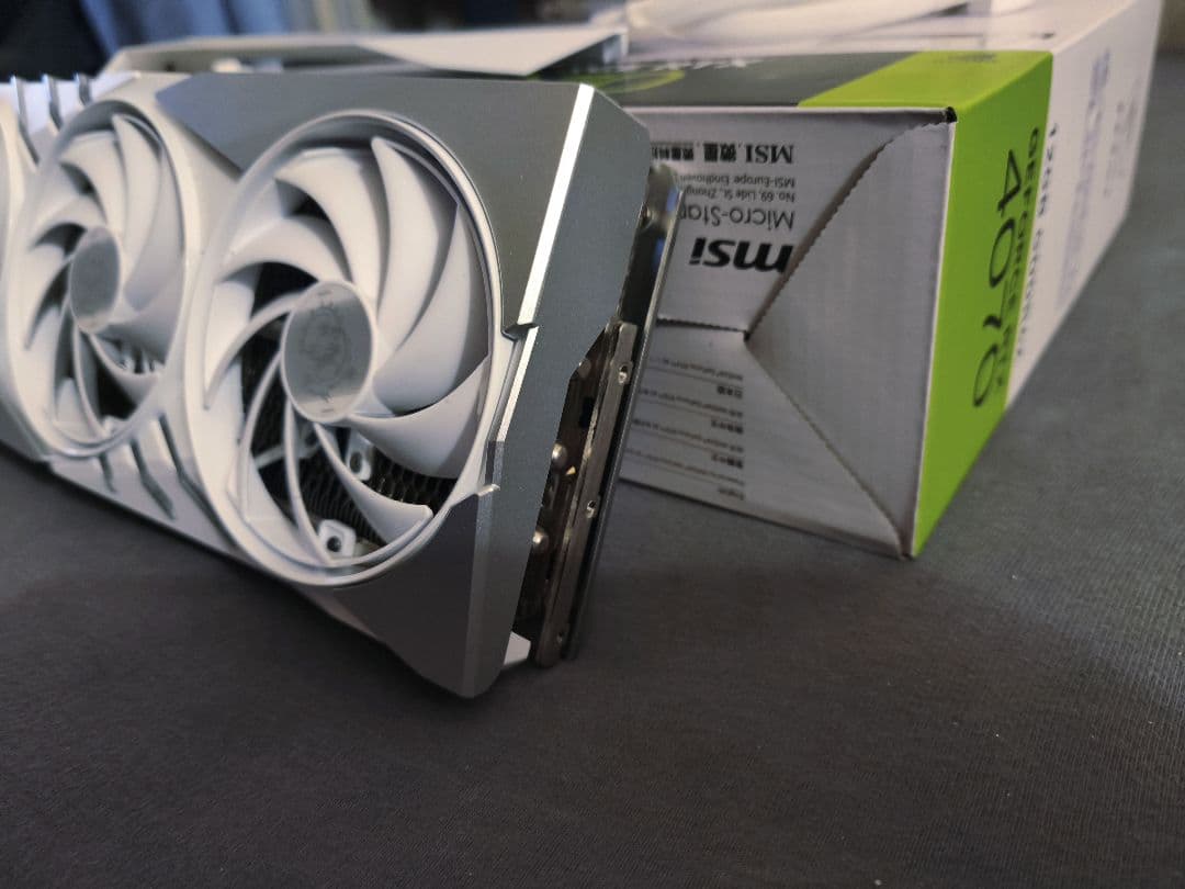 MSI GeForce RTX 4070 Gaming Slim ホワイト
