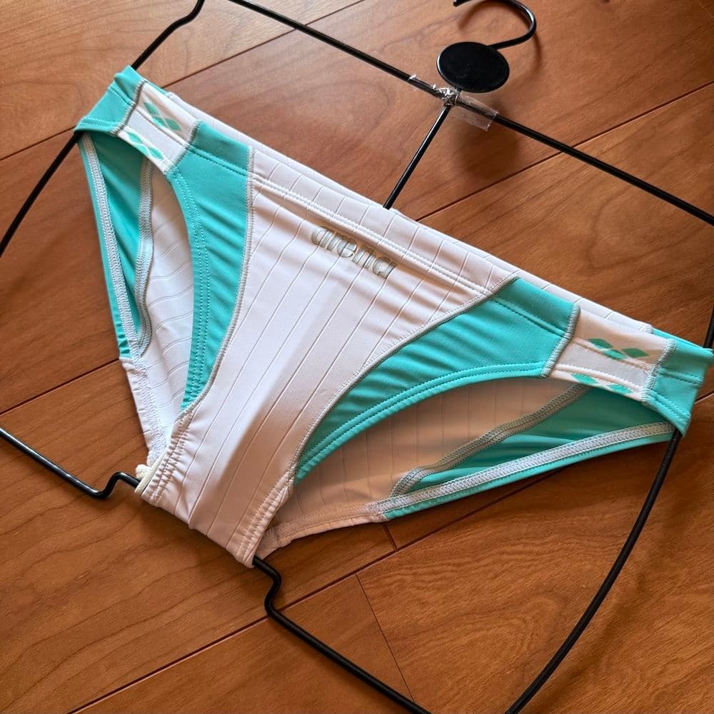 【新品箱タグ付】ARENA　ダブルマット　ホワイト×スカイブルー　競パン　nux