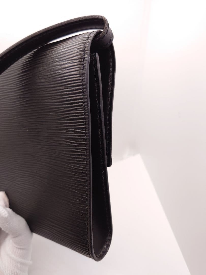 ルイ ヴィトン エピ ポシェット アルシュ ショルダーバッグ M52572