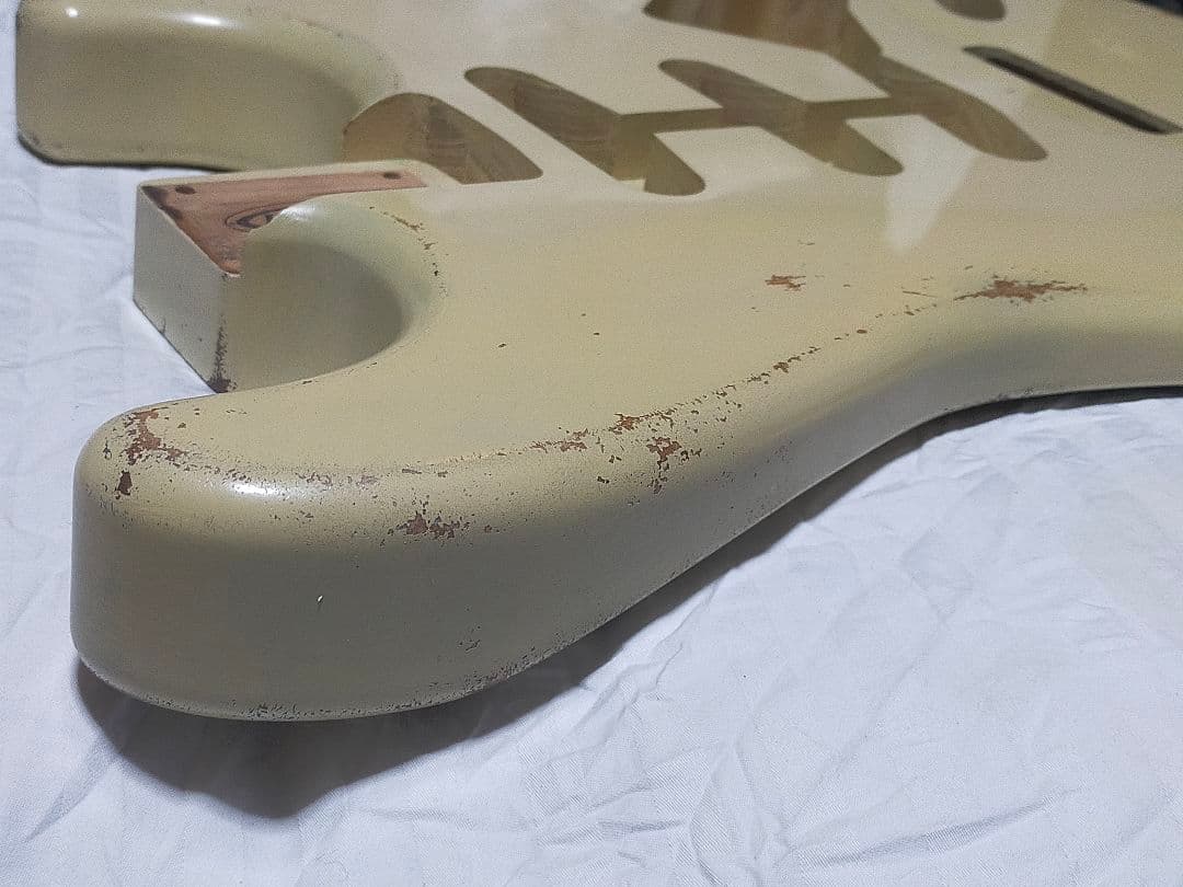 MDL1 ストラトキャスター用 ボディフェンダー MJT ラッカー仕上げレリック