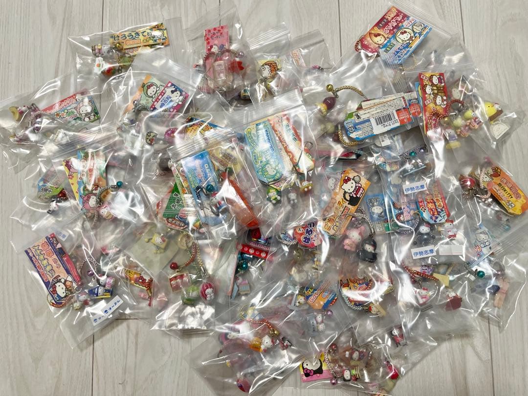 ご当地キティ　根付け　ストラップ　142点　まとめ売り