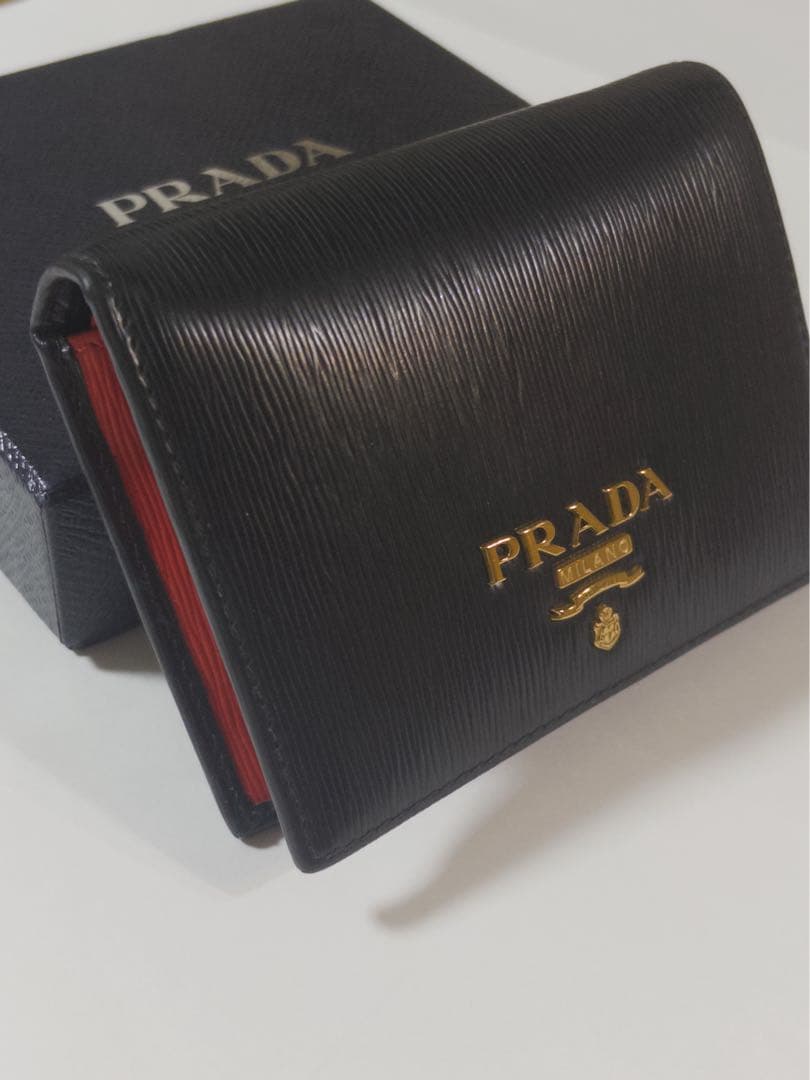 値下げ⭕️PRADA 二つ折り財布 ブラック