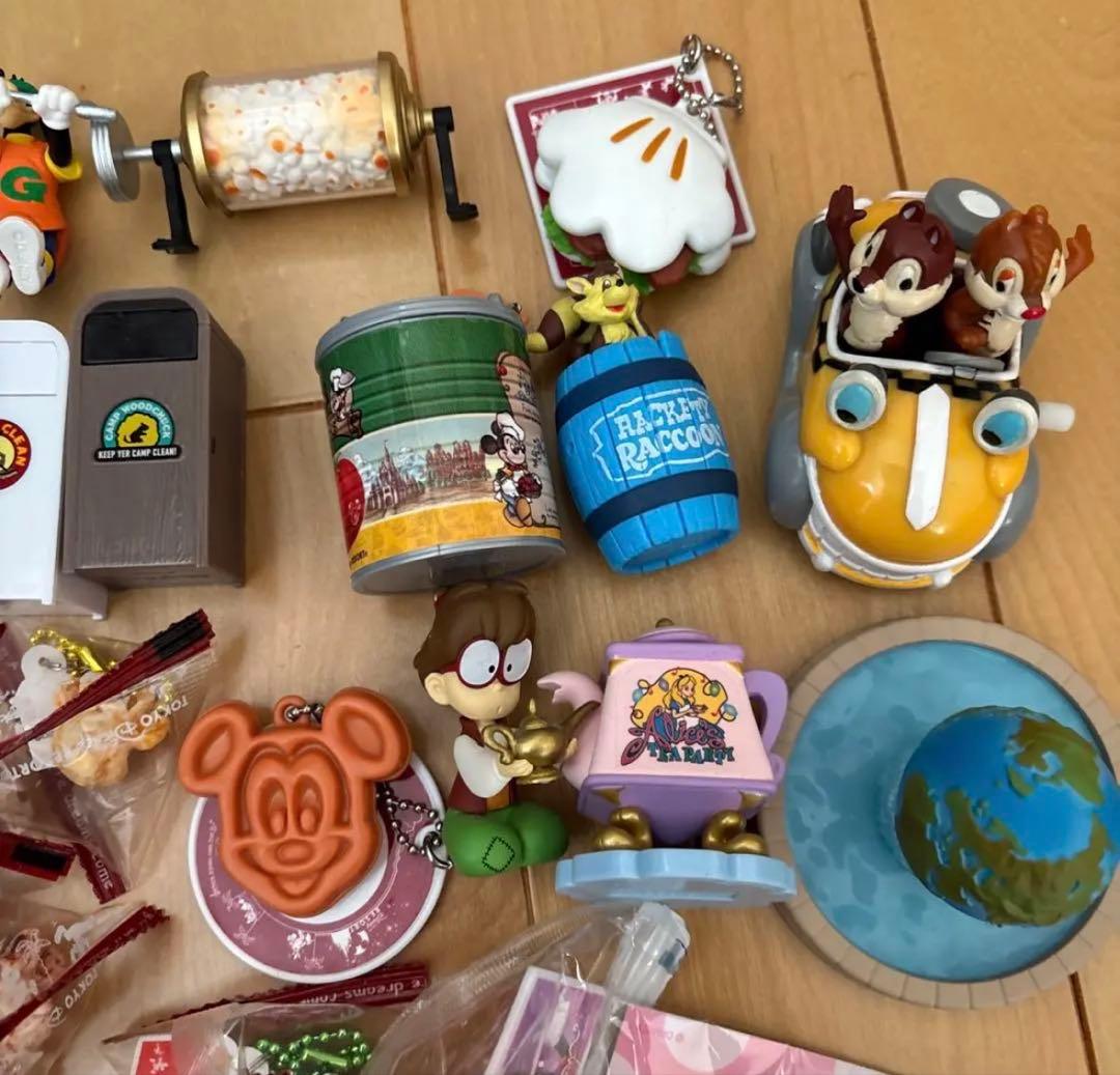 ディズニー　ロジャーラビット　チップ　デール　ミニチュアフィギュア　ピンバッジ