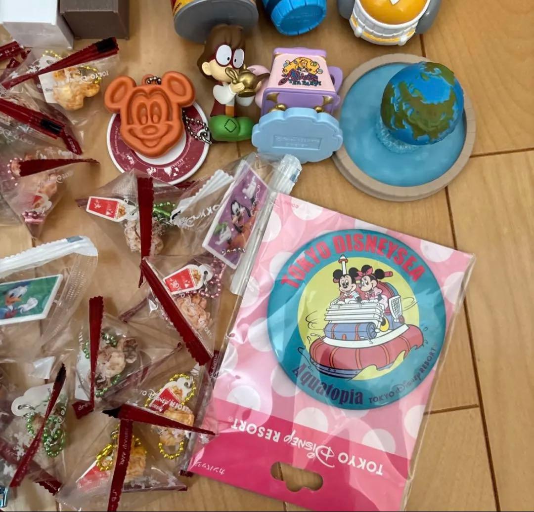 ディズニー　ロジャーラビット　チップ　デール　ミニチュアフィギュア　ピンバッジ