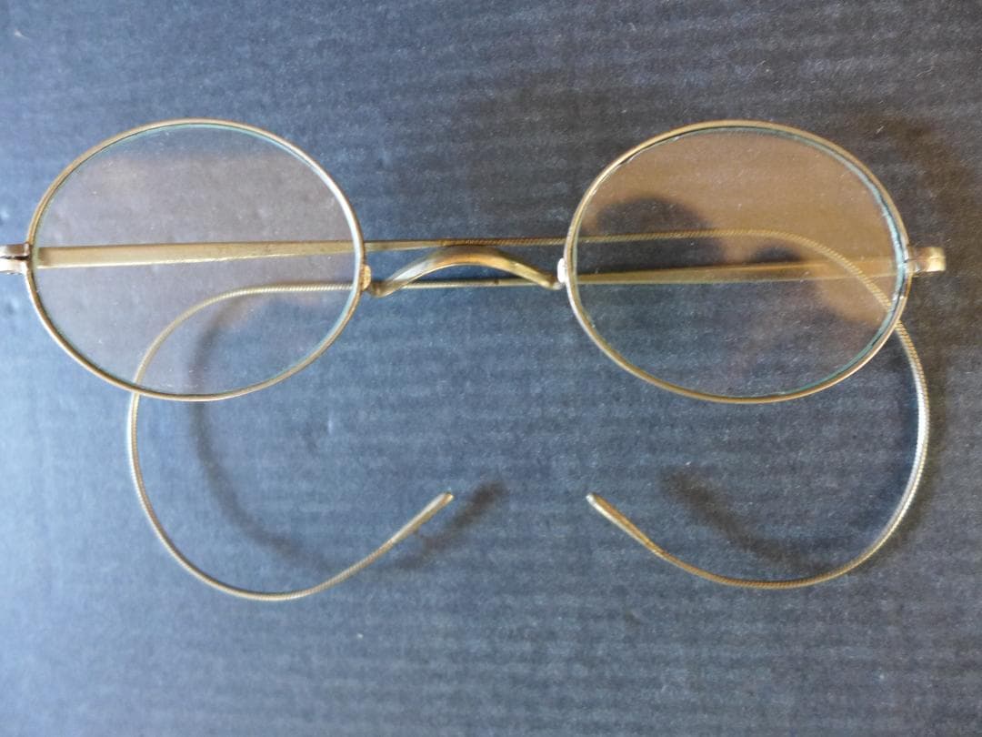 時代物　アンティークメガネ　金属フレーム　楕円形状眼鏡　軍人メガネ？　レトロ